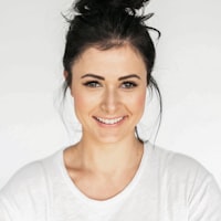 Dr. Anja K.